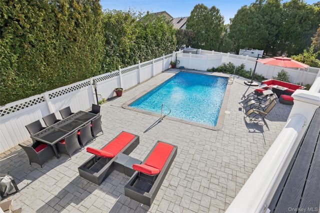 33 Sherwood Drive, Bethpage, NY 11714