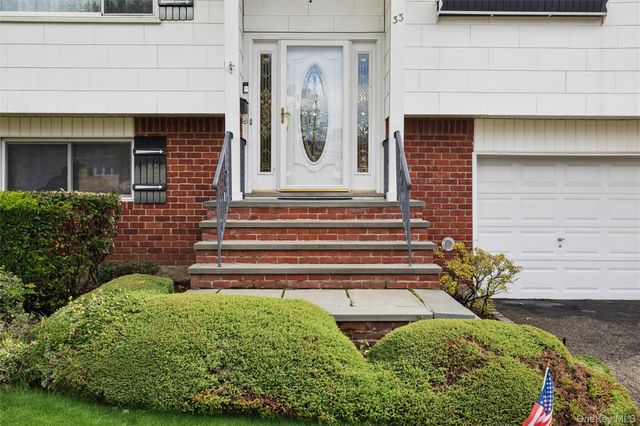 33 Sherwood Drive, Bethpage, NY 11714