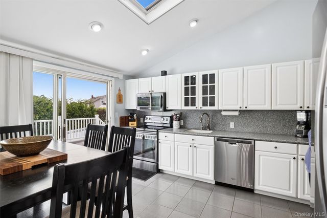 33 Sherwood Drive, Bethpage, NY 11714