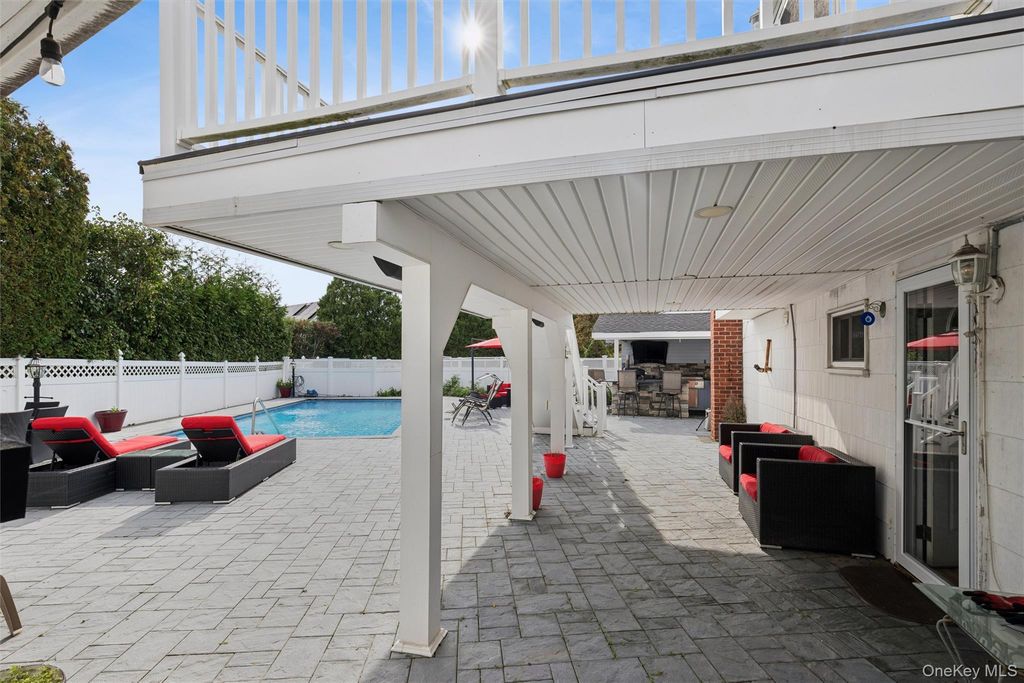 33 Sherwood Drive, Bethpage, NY 11714 — photo 5