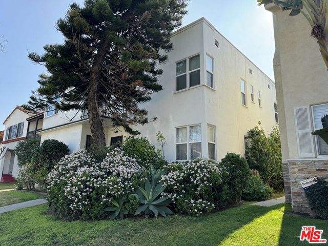 2722 W 43rd Place, Los Angeles, CA 90008