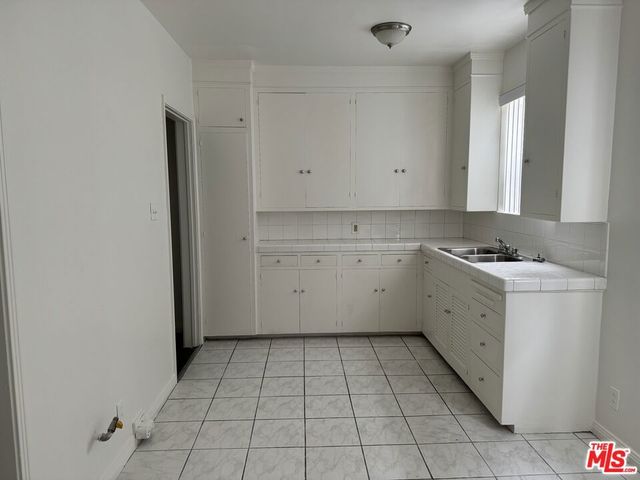 2722 W 43rd Place, Los Angeles, CA 90008
