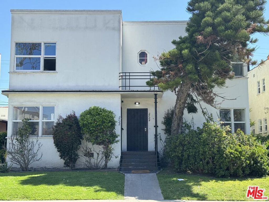 2722 W 43rd Place, Los Angeles, CA 90008