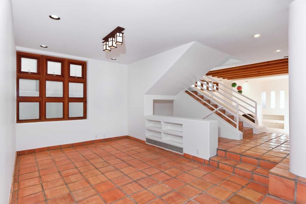 Image 15 of property listing at 2320 Camino del Collado, La Jolla, CA 92037