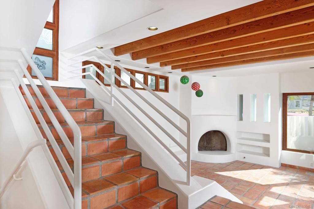 Image 18 of property listing at 2320 Camino del Collado, La Jolla, CA 92037