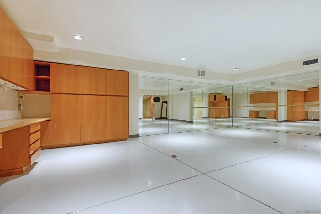 Image 28 of property listing at 2320 Camino del Collado, La Jolla, CA 92037