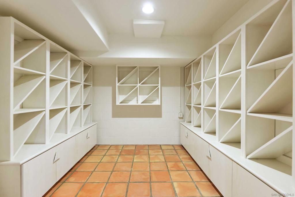 Image 29 of property listing at 2320 Camino del Collado, La Jolla, CA 92037