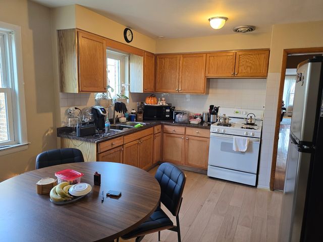 6540 N Sacramento Avenue, Chicago, IL 60659