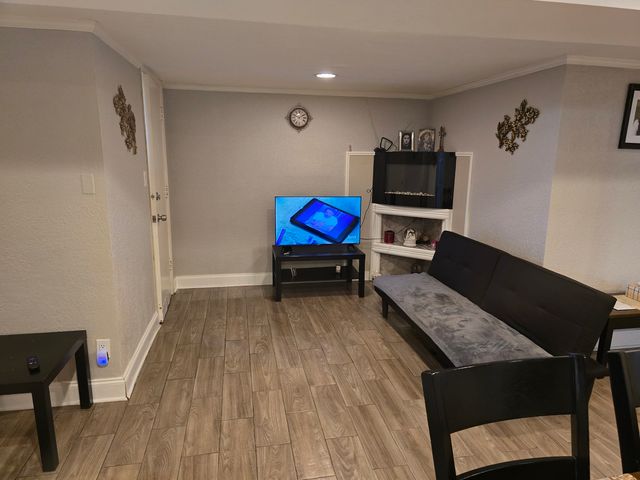 6540 N Sacramento Avenue, Chicago, IL 60659