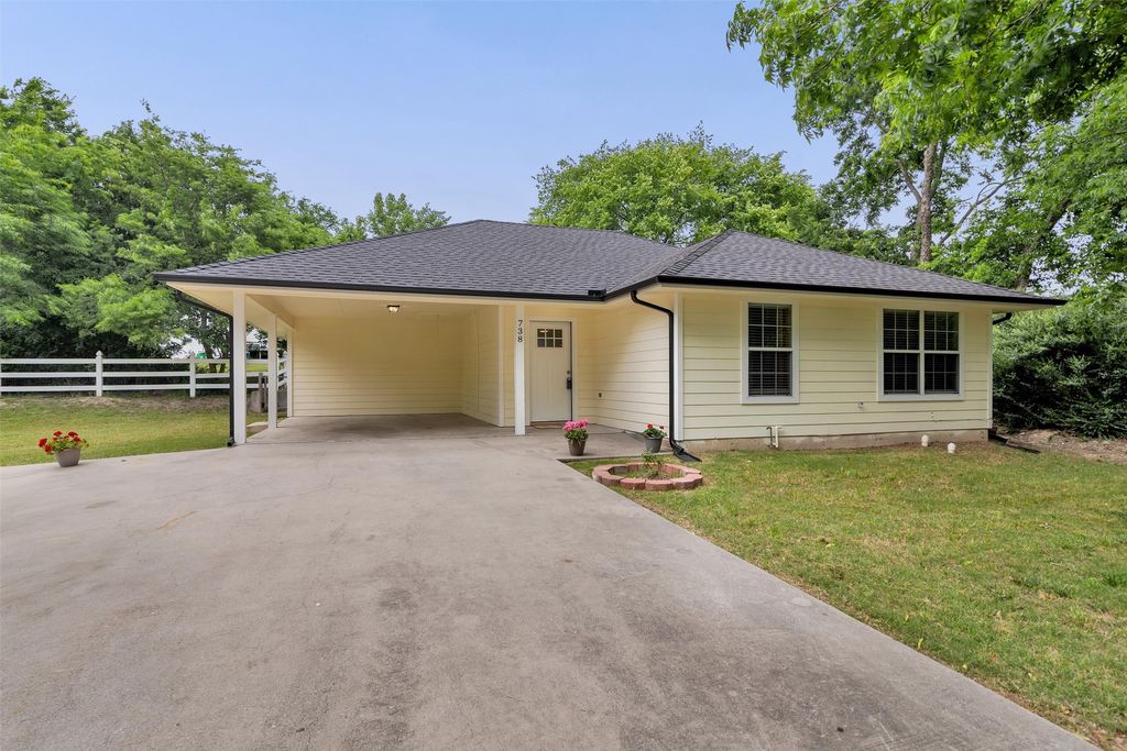 738 Wayne Avenue, Van Alstyne, TX 75495