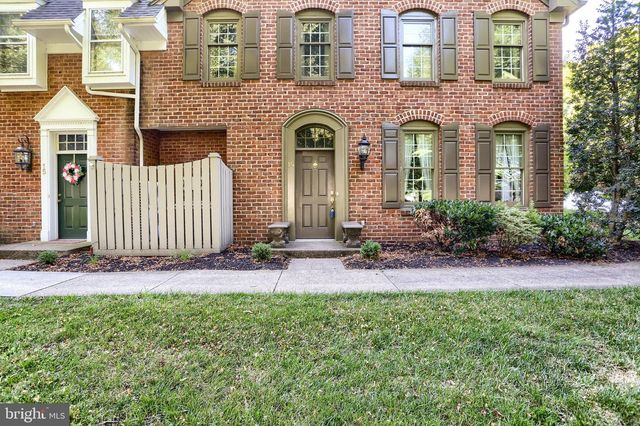 14 KENSINGTON SQ, Mechanicsburg, PA 17050