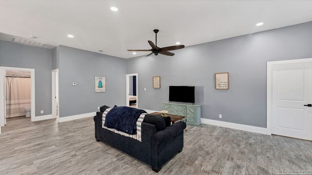 1345 WILLOW DR, Canyon Lake, TX 78133