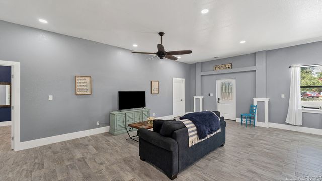 1345 WILLOW DR, Canyon Lake, TX 78133