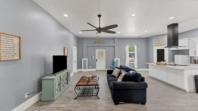 1345 WILLOW DR, Canyon Lake, TX 78133