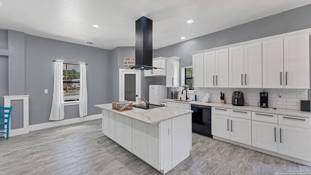 1345 WILLOW DR, Canyon Lake, TX 78133