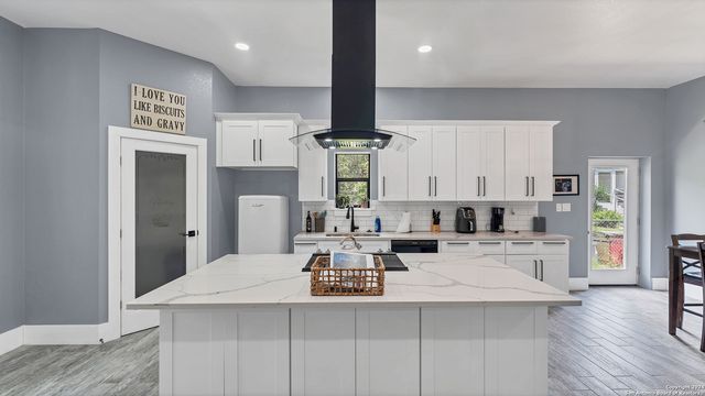 1345 WILLOW DR, Canyon Lake, TX 78133
