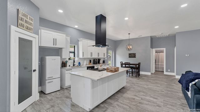 1345 WILLOW DR, Canyon Lake, TX 78133