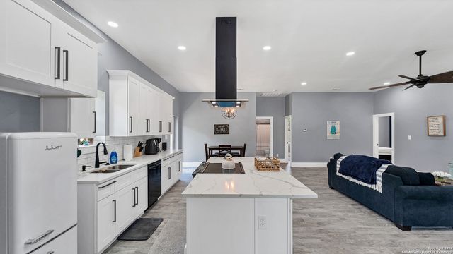 1345 WILLOW DR, Canyon Lake, TX 78133