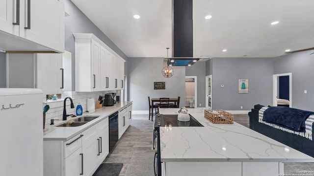 1345 WILLOW DR, Canyon Lake, TX 78133