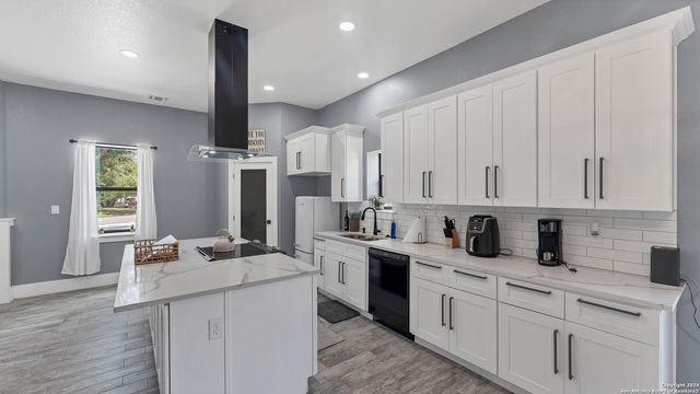 1345 WILLOW DR, Canyon Lake, TX 78133
