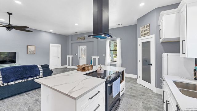 1345 WILLOW DR, Canyon Lake, TX 78133