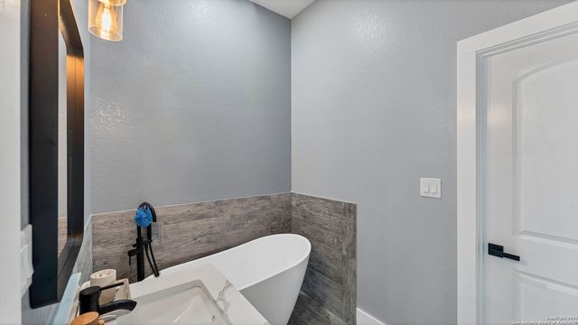 1345 WILLOW DR, Canyon Lake, TX 78133