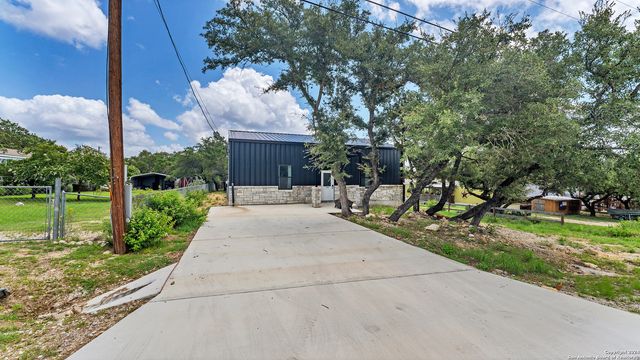 1345 WILLOW DR, Canyon Lake, TX 78133