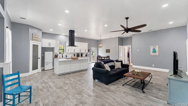 1345 WILLOW DR, Canyon Lake, TX 78133