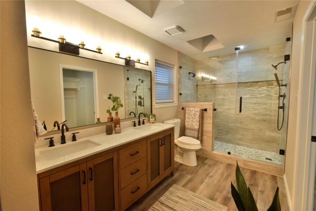 8906 Pleasant Hill Drive, Granbury, TX 76049