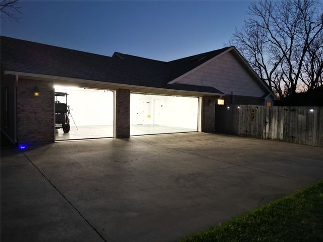 8906 Pleasant Hill Drive, Granbury, TX 76049