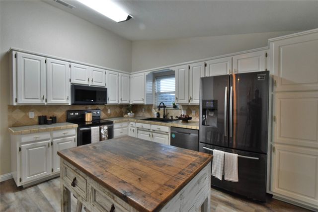 8906 Pleasant Hill Drive, Granbury, TX 76049