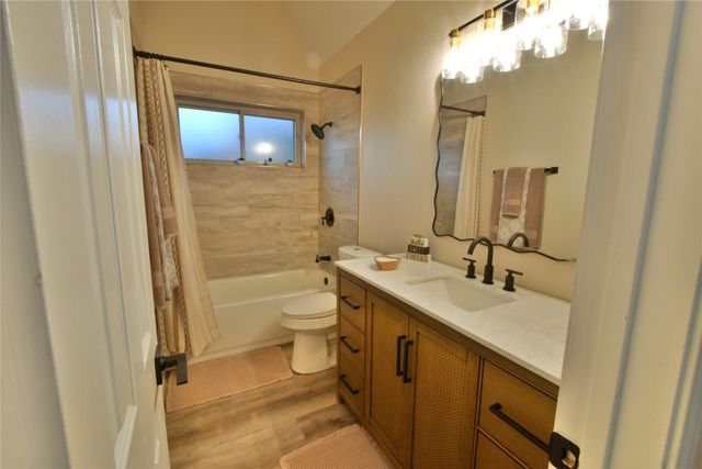 8906 Pleasant Hill Drive, Granbury, TX 76049