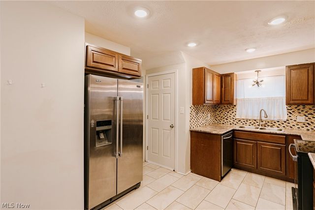 1830 Beverly Hills Drive, Euclid, OH 44117