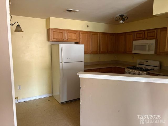 1031 Dogwood Court, New Brunswick, NJ 08901