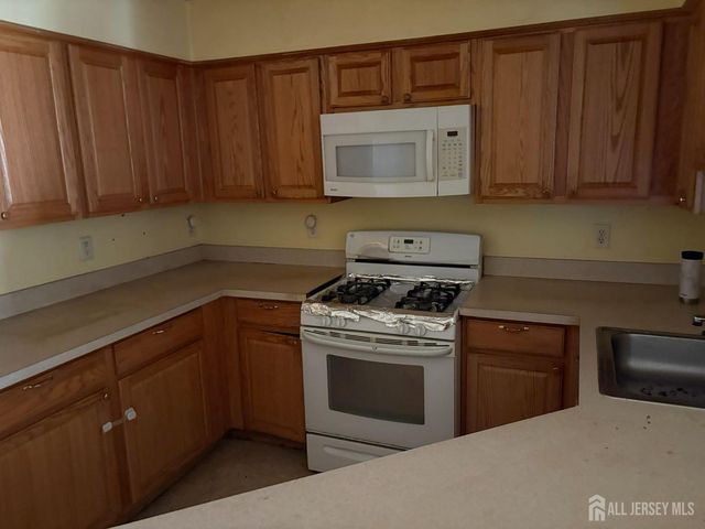 1031 Dogwood Court, New Brunswick, NJ 08901