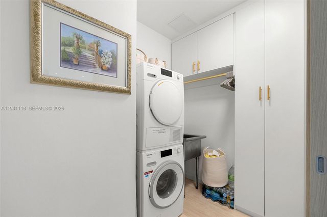 1000 Brickell Plz PH5403, Miami, FL 33131