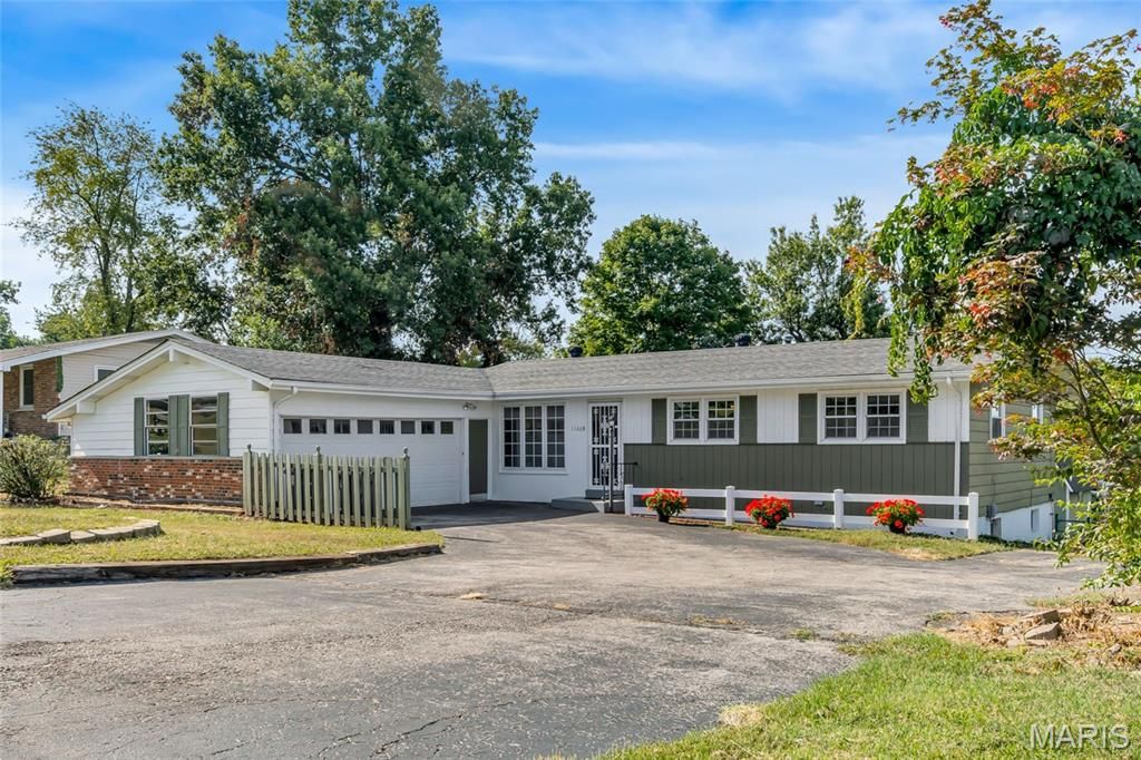 11608 Old Saint Charles, Bridgeton, MO 63044