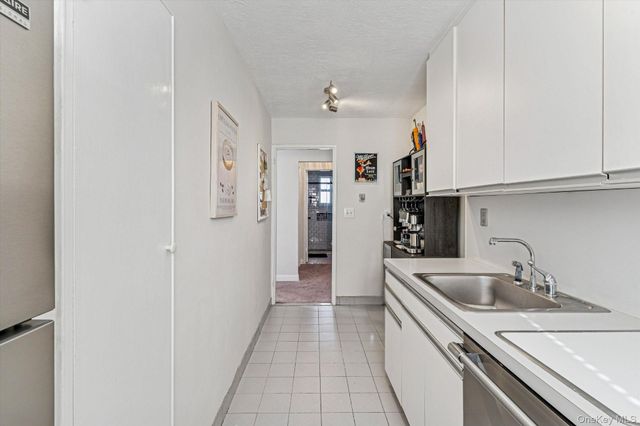 411 Merrick Road B, Rockville Centre, NY 11570