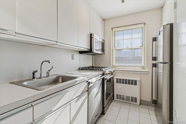 411 Merrick Road B, Rockville Centre, NY 11570