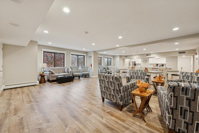 7510 Cahill Road 317B, Edina, MN 55439