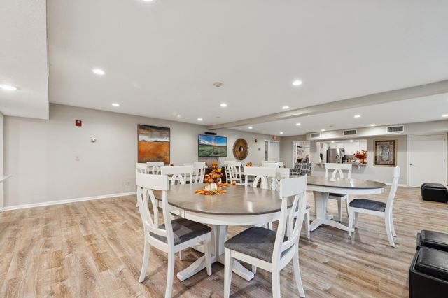 7510 Cahill Road 317B, Edina, MN 55439