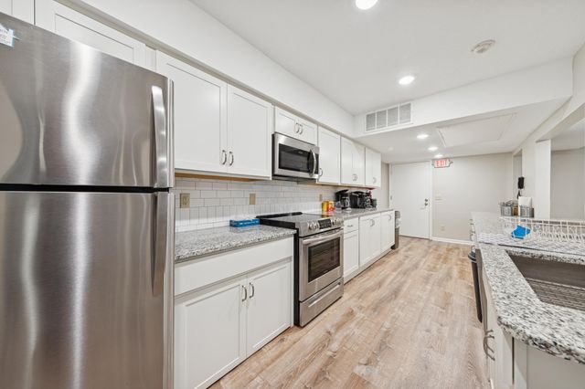 7510 Cahill Road 317B, Edina, MN 55439