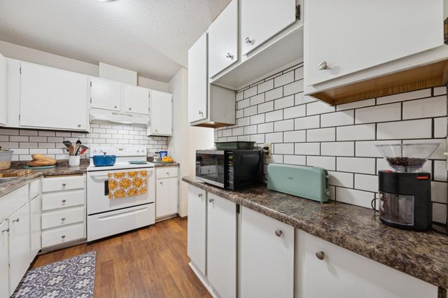 7510 Cahill Road 317B, Edina, MN 55439