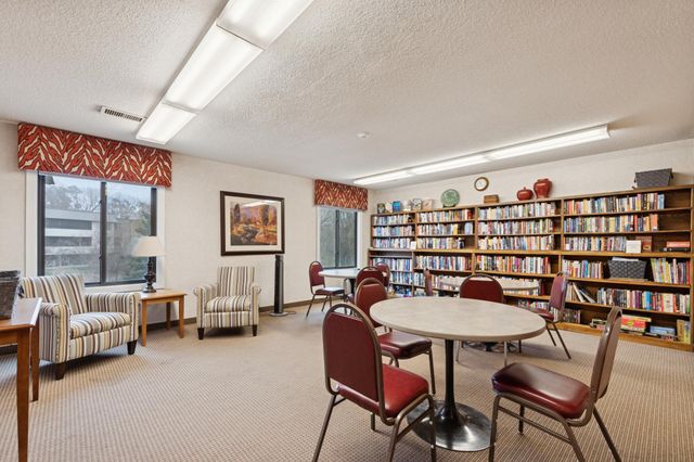 7510 Cahill Road 317B, Edina, MN 55439