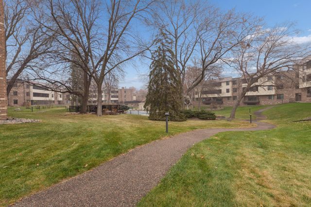 7510 Cahill Road 317B, Edina, MN 55439