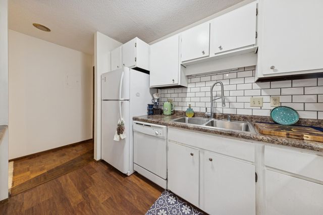 7510 Cahill Road 317B, Edina, MN 55439