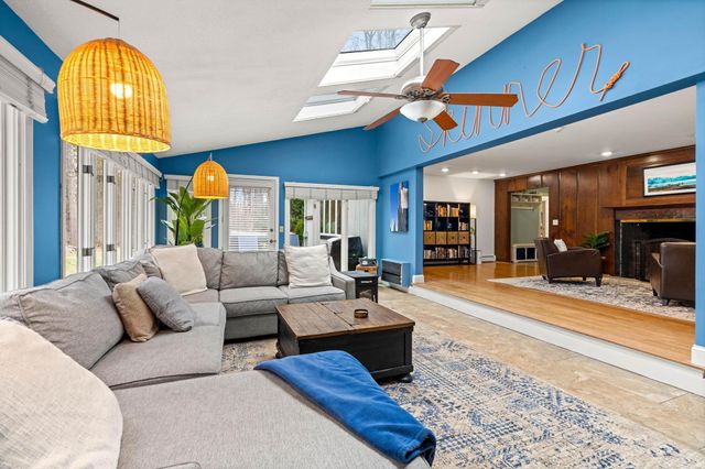 25 West Drive, Bedford, NH 03110