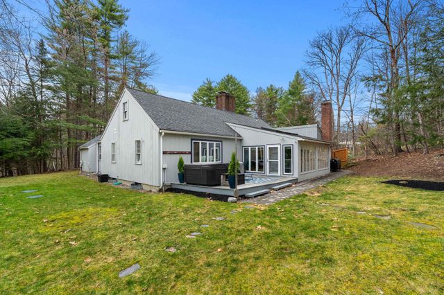 25 West Drive, Bedford, NH 03110