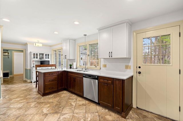 25 West Drive, Bedford, NH 03110