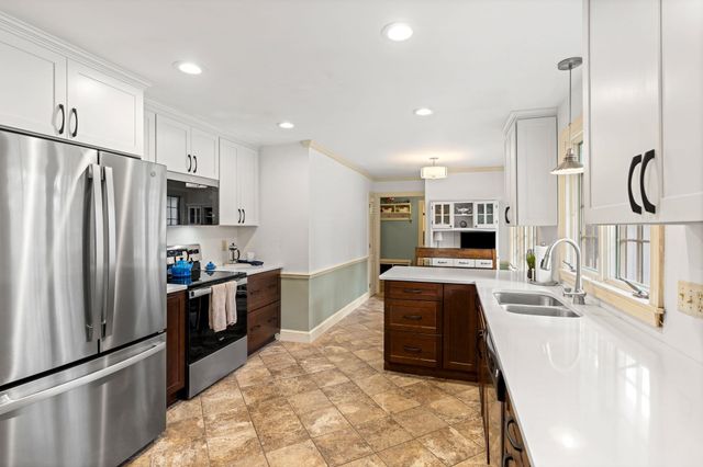 25 West Drive, Bedford, NH 03110